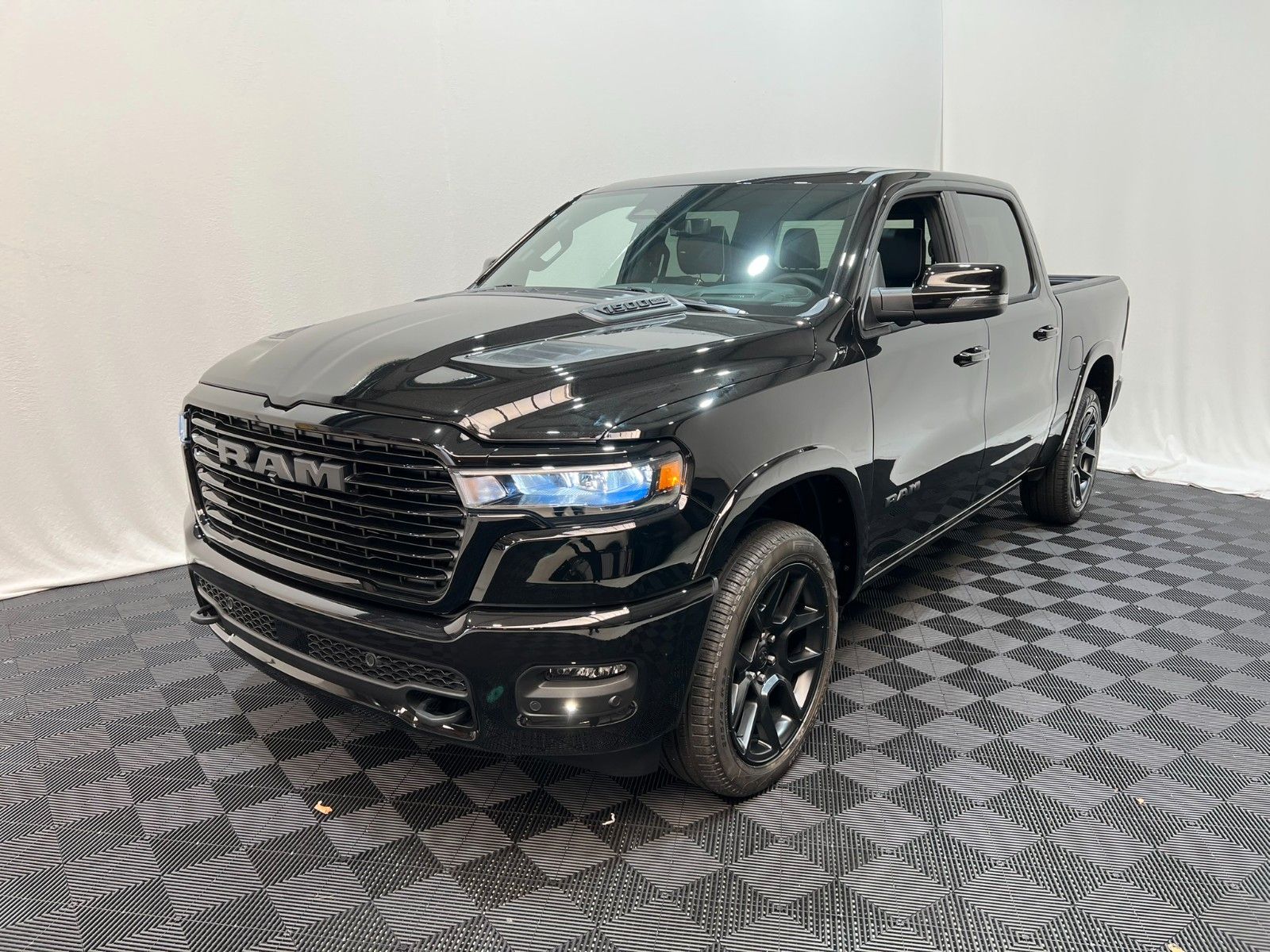 Fahrzeugabbildung Dodge RAM 1500 Laramie Night Premium, LUFT/MFT*AKTION*