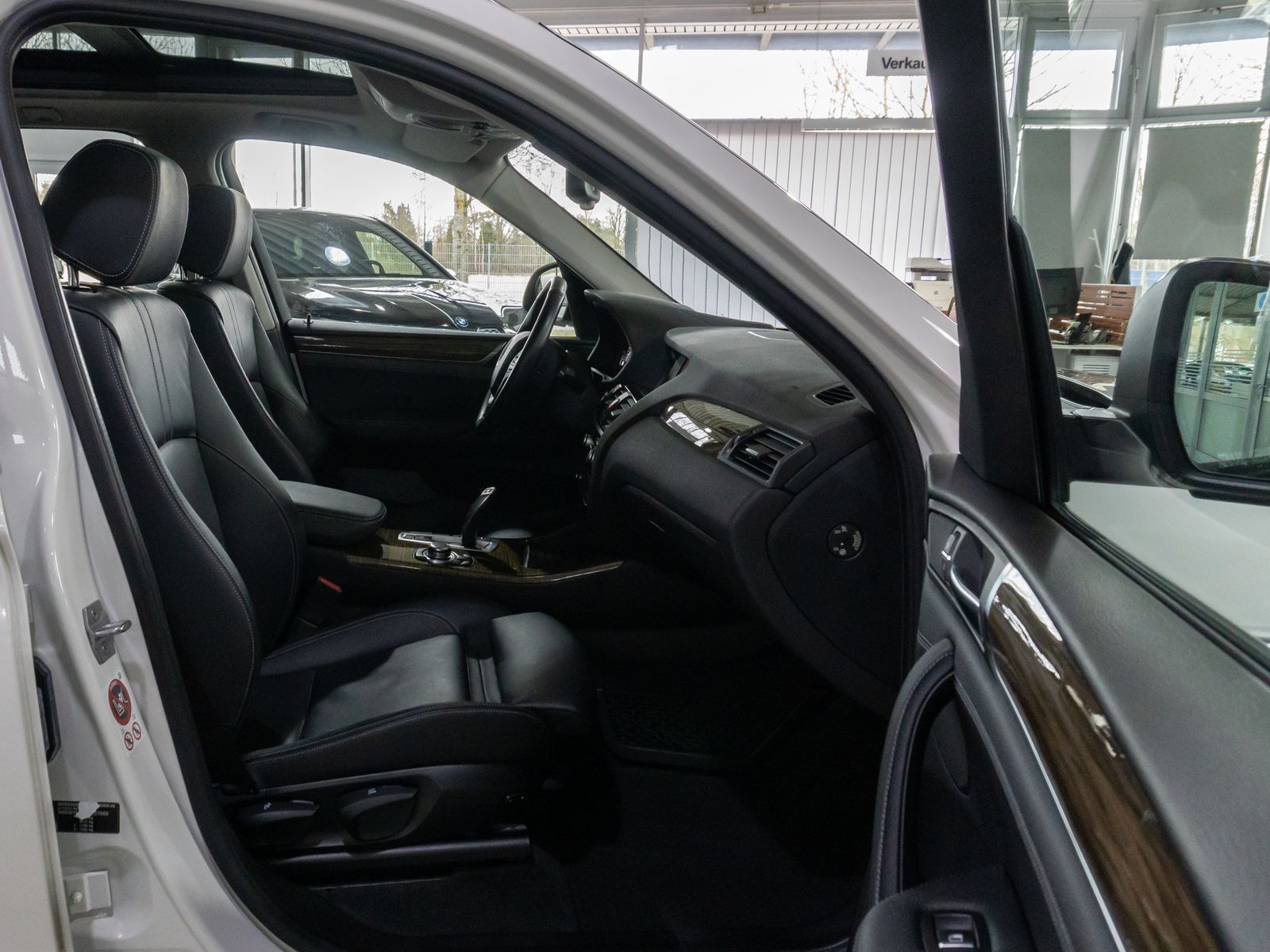 Fahrzeugabbildung BMW X3 xD30d Panorama HUD HiFi Xenon PDC Sport Leder