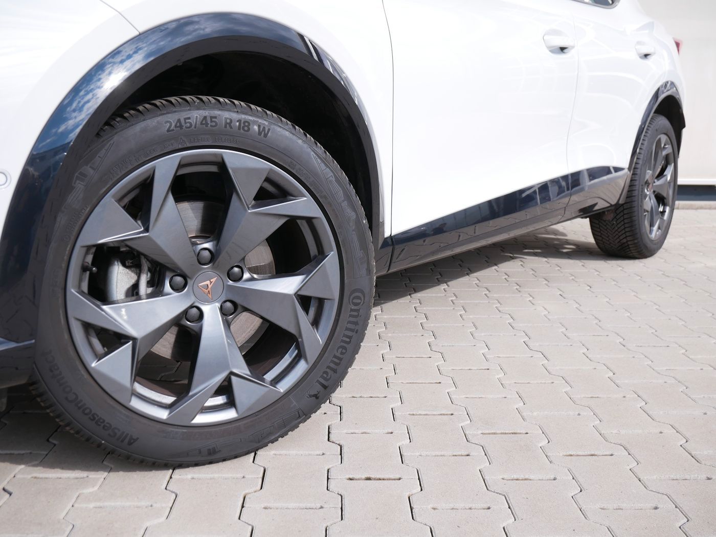 Fahrzeugabbildung CUPRA Formentor 1.5 eTSI NEU49T DSG 360° ACC SHZ+LHZ