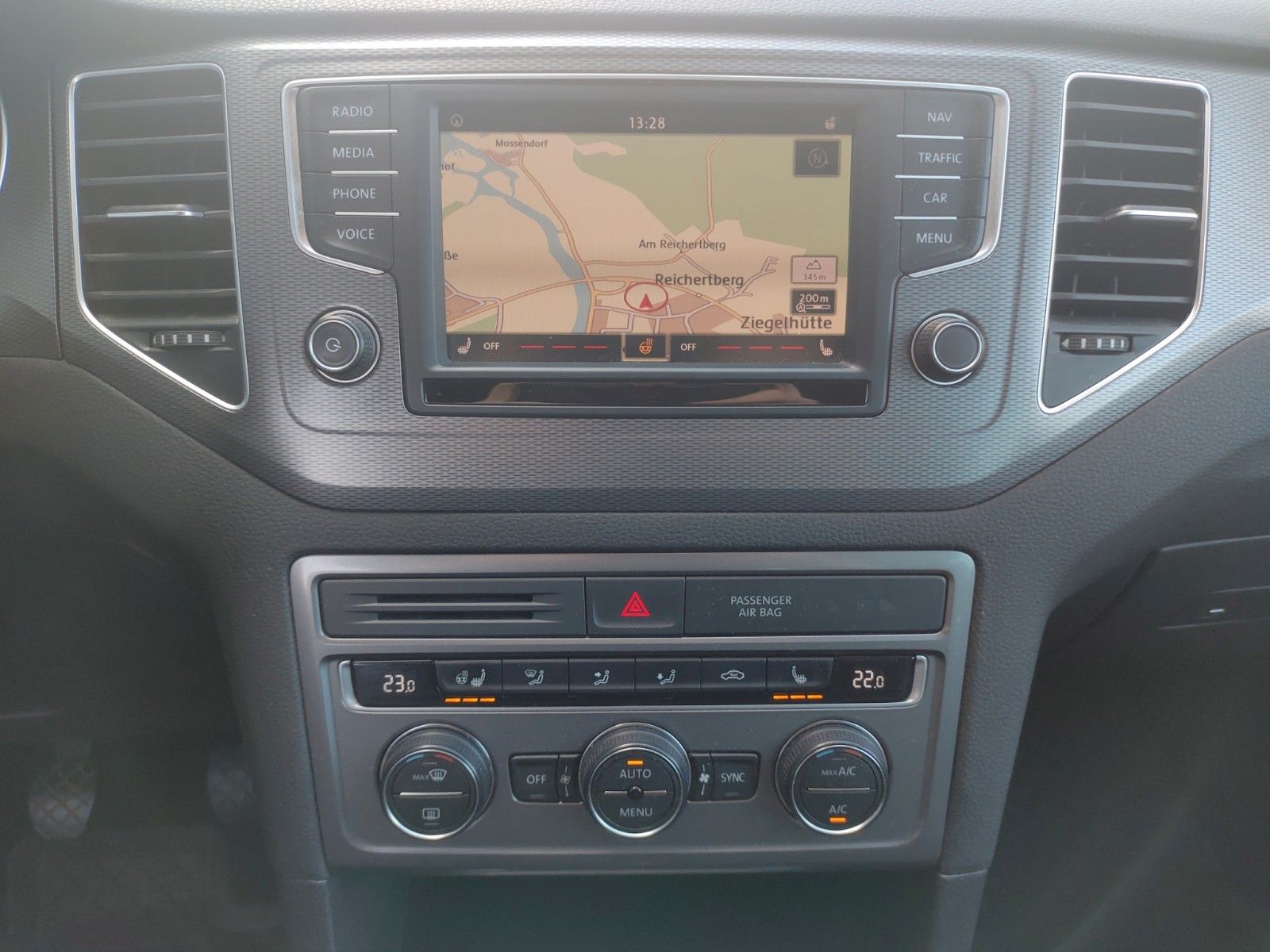 Fahrzeugabbildung Volkswagen Golf Sportsvan VII Lounge ! Navi ! PDC ! SHZ !