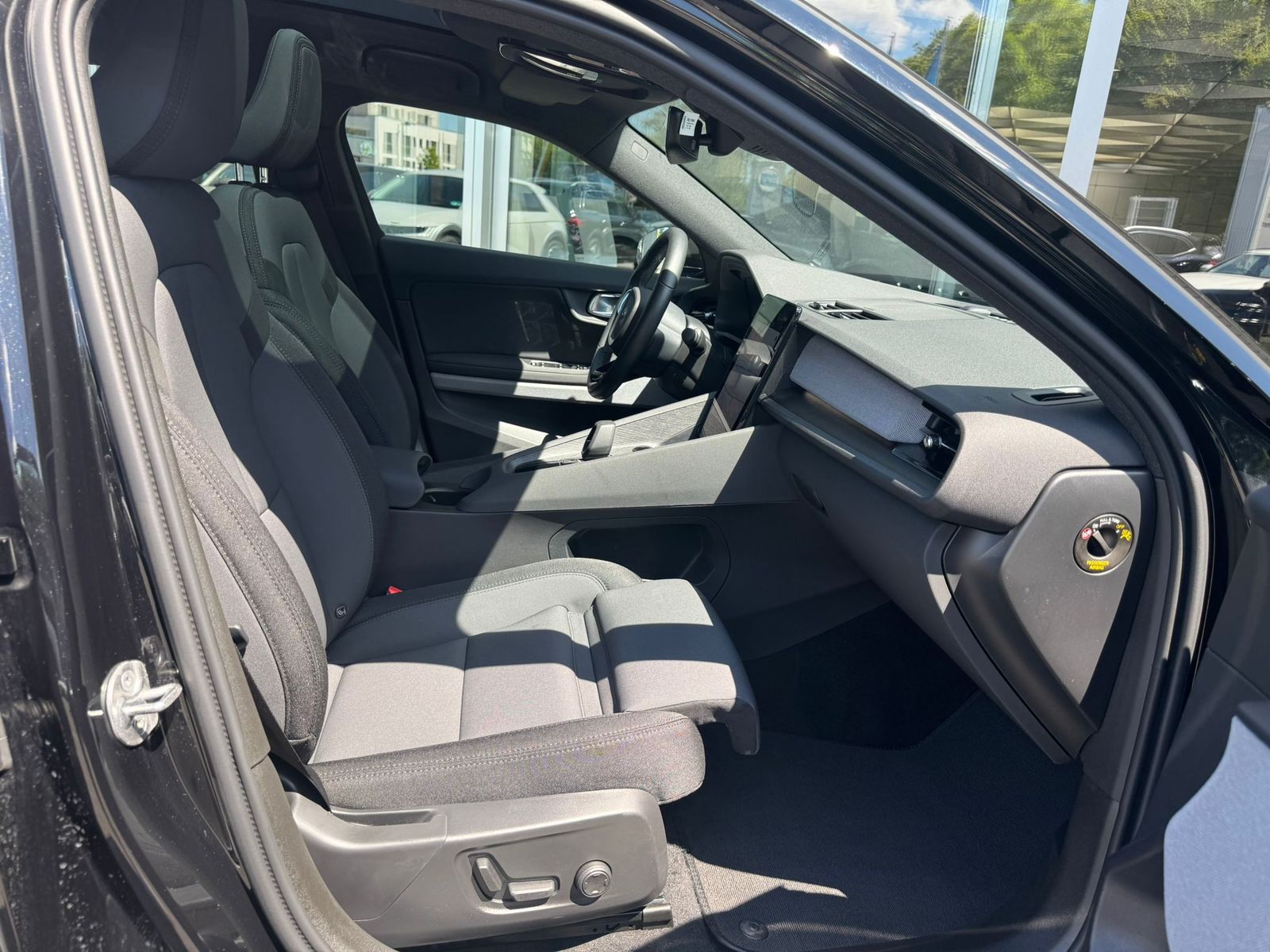 Fahrzeugabbildung Polestar 2 Long Range SM PANO+LED+SHZ+H&K+ACC+360°+WP+19"