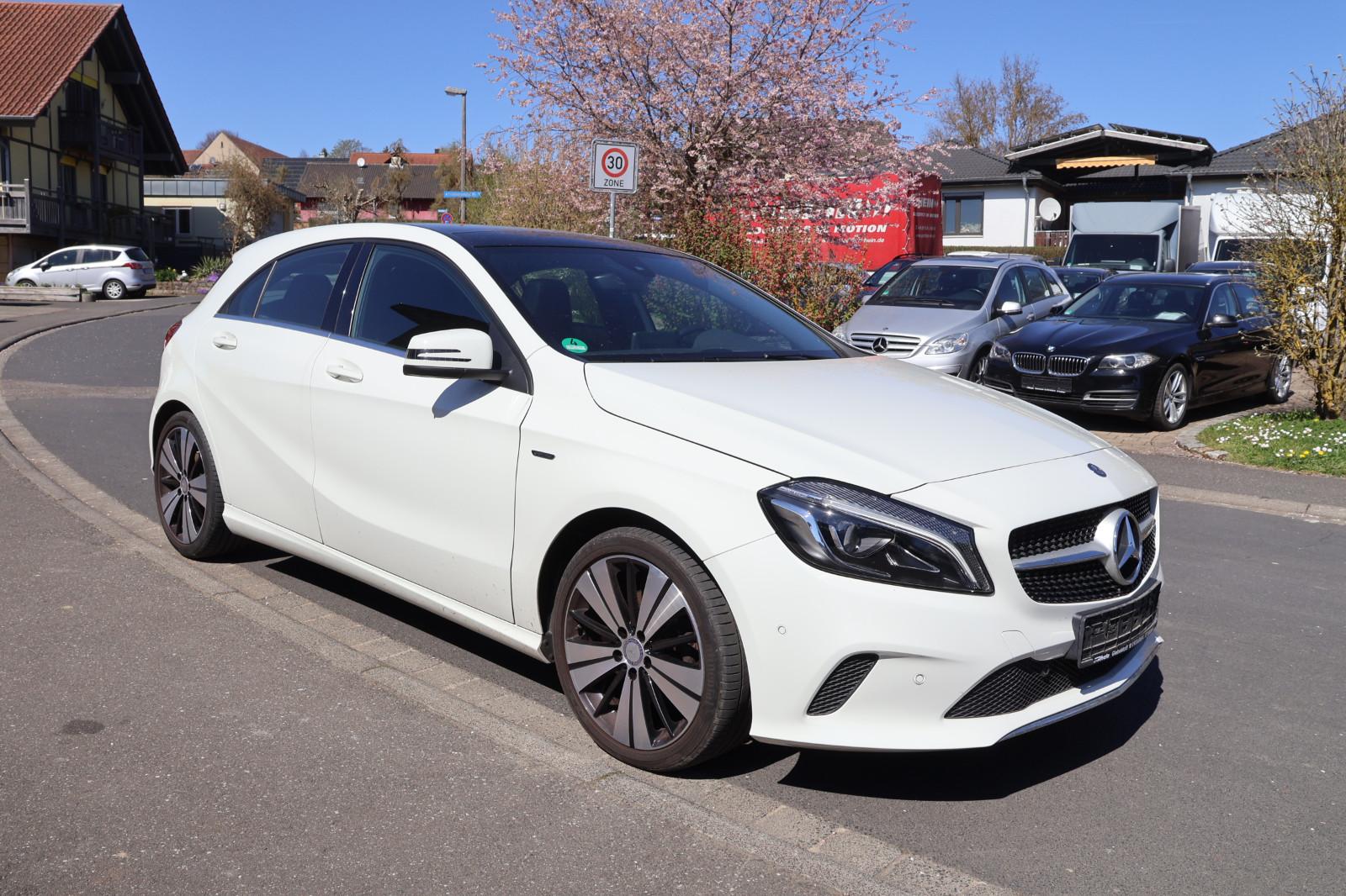Mercedes-Benz A 180 BlueEff Pano Navi Nappa LED mecon. TÜV Neu