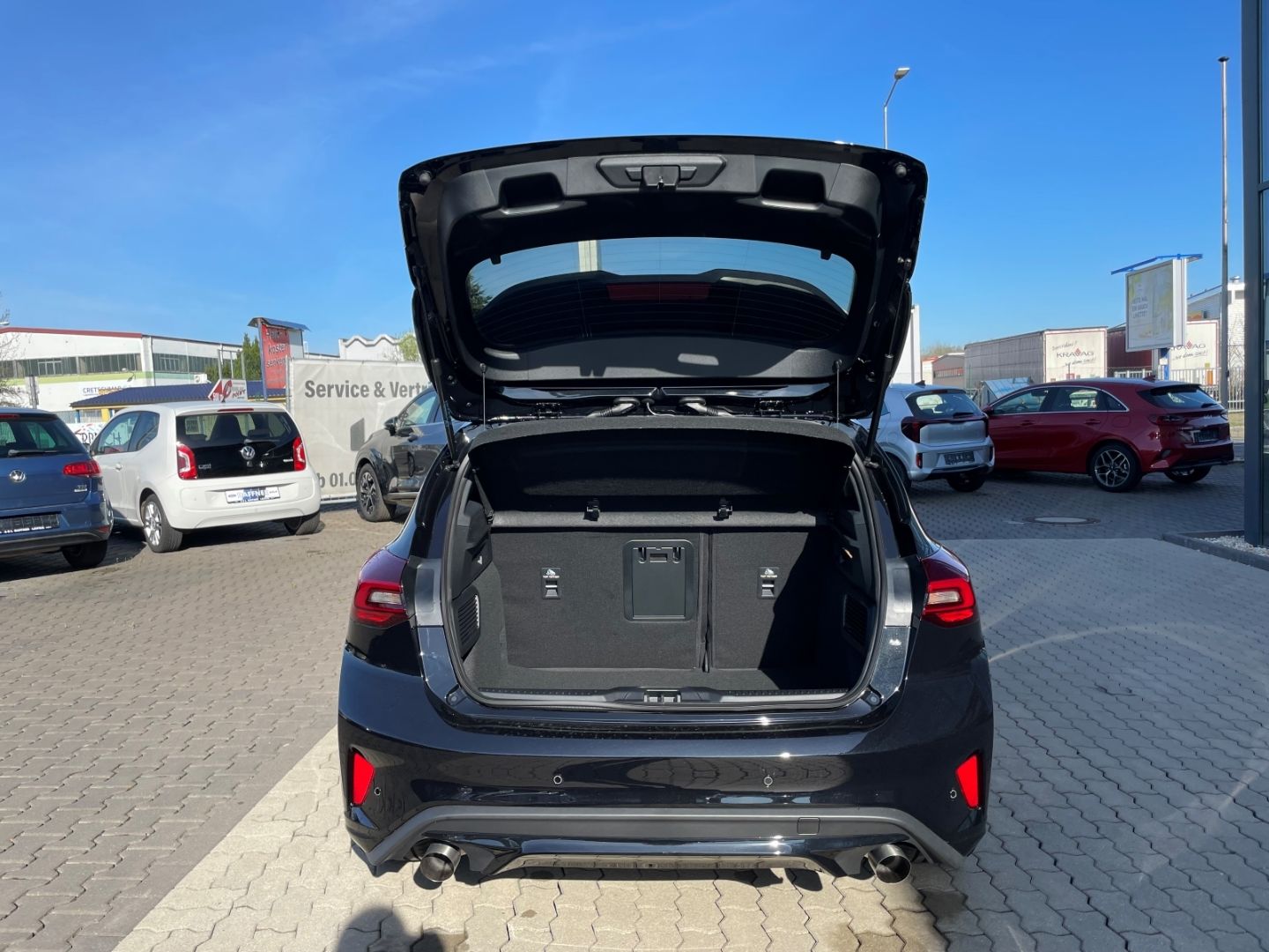 Fahrzeugabbildung Ford Focus ST X totWinkAss LED HeadUpDispl Kamera