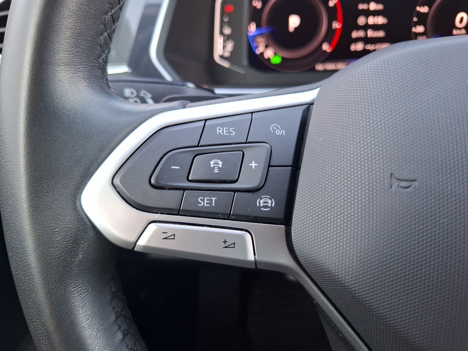 Fahrzeugabbildung Volkswagen Tiguan TSI Life DSG 4M LED Navi AID ACC SH 18"