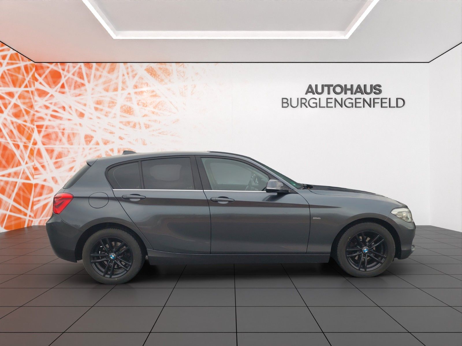 Fahrzeugabbildung BMW 116 d Urban Line ! LED ! PDC ! NAVI !
