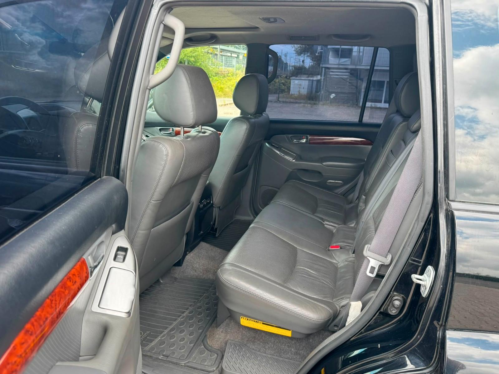 Toyota Land Cruiser Prado Executive 4.0 V6 | 249 ch | BVA | 8 places | Cuir | Toit ouvrant | Suspension pneumatique | Attelage