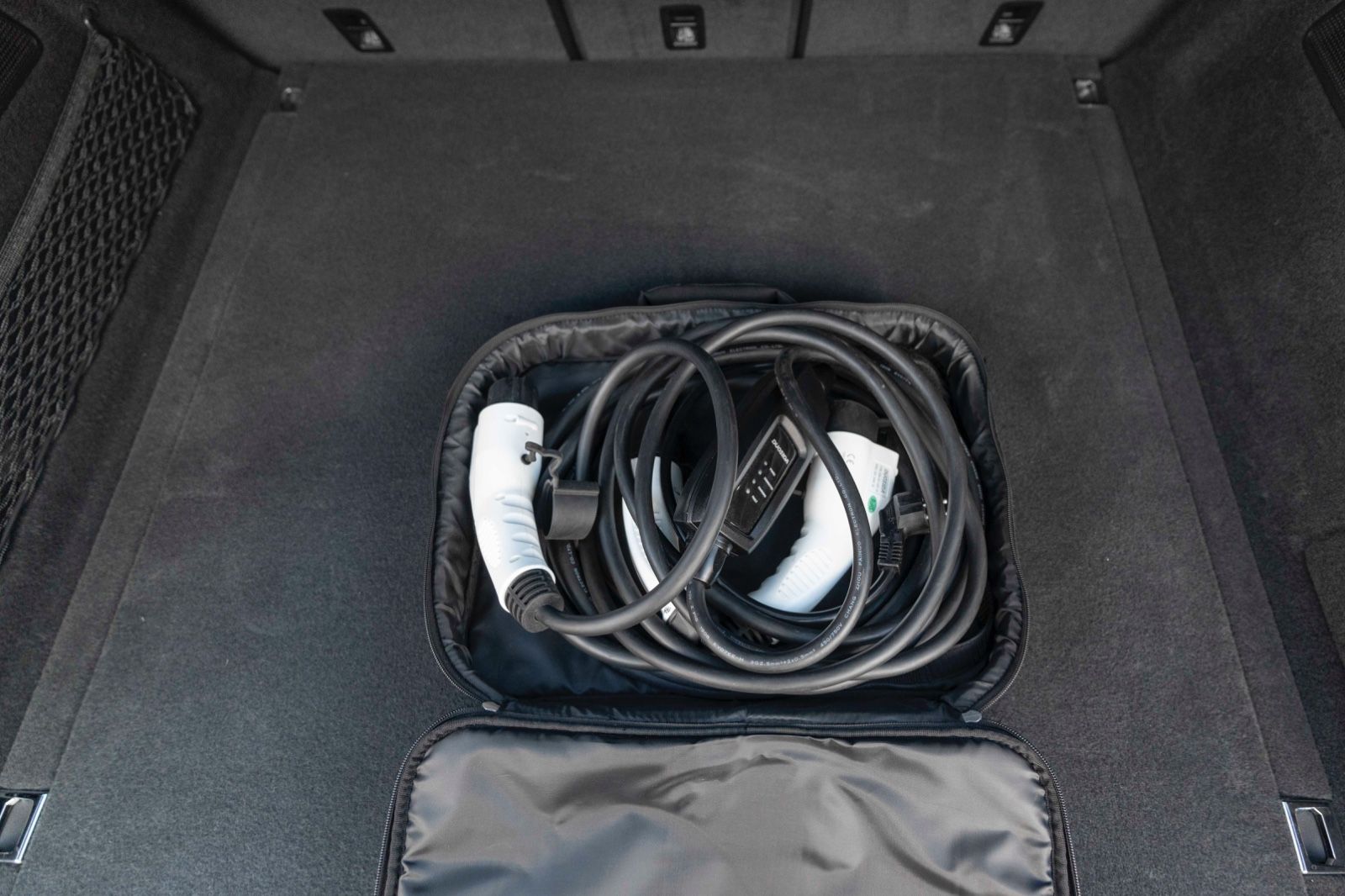 Fahrzeugabbildung Porsche Cayenne E-Hybrid  SPORT CHRONO BOSE LED  360°