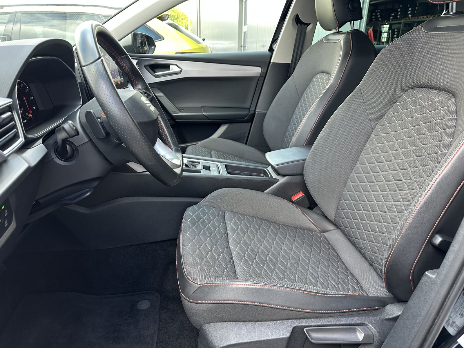 Fahrzeugabbildung SEAT Leon Sportstourer 2.0 TDI FR NAV+LED+V-COCK+PLA