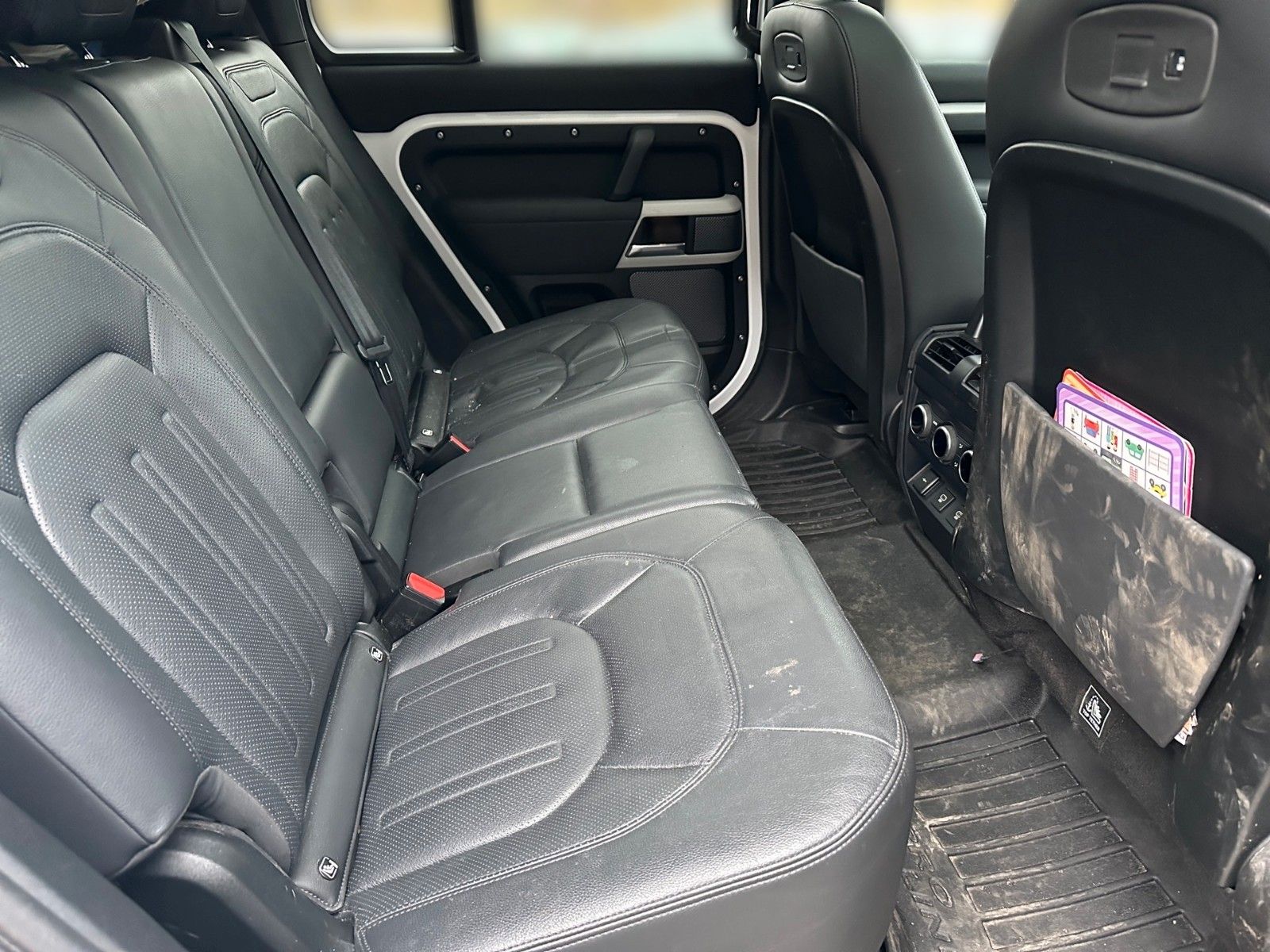 Land Rover Defender 110 D300 HSE – Bild 5