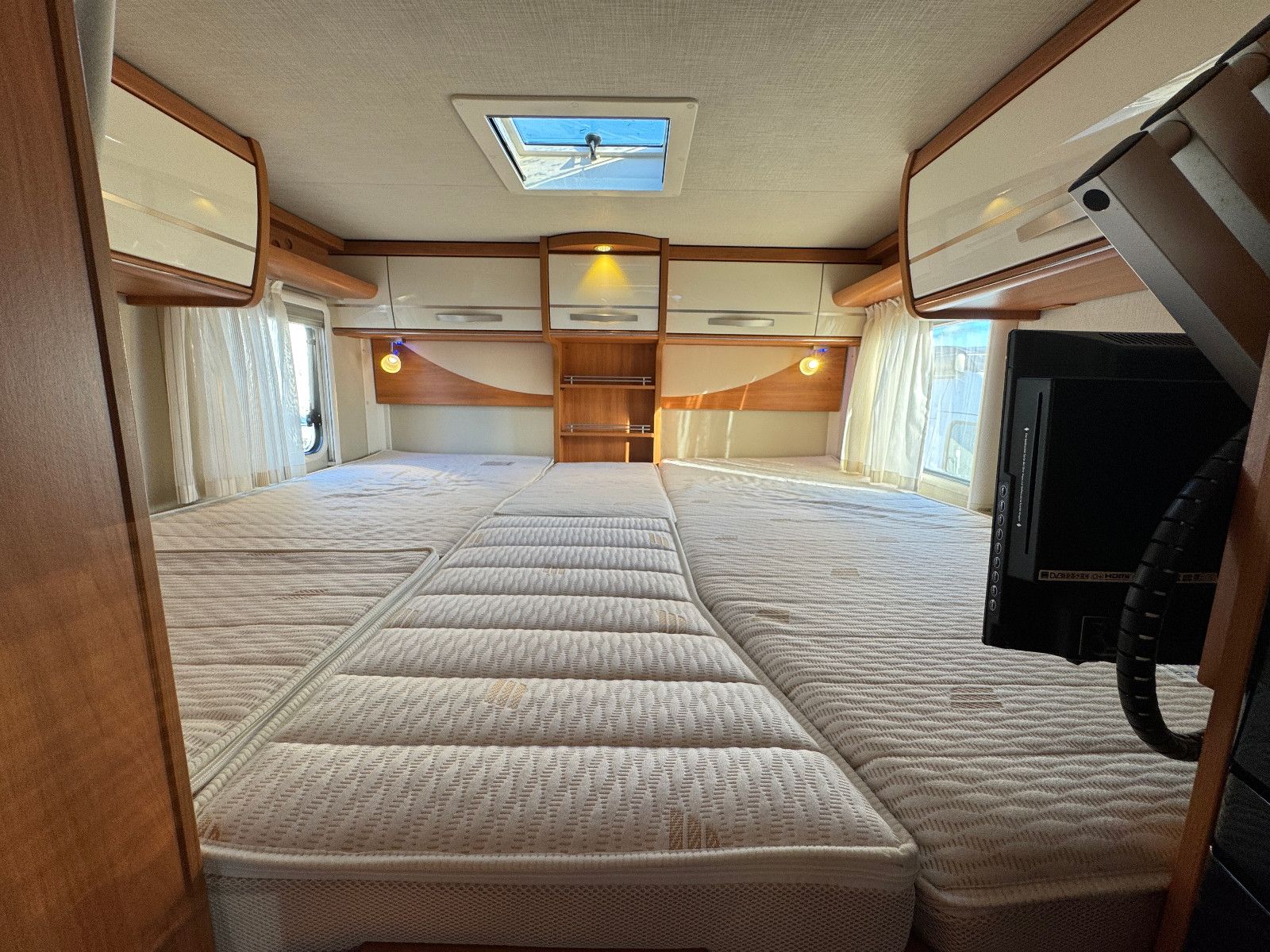 Fahrzeugabbildung HYMER / ERIBA / HYMERCAR EXSIS T 688 FIAT ALKO 2X TV SAT SOLAR AHK PANO