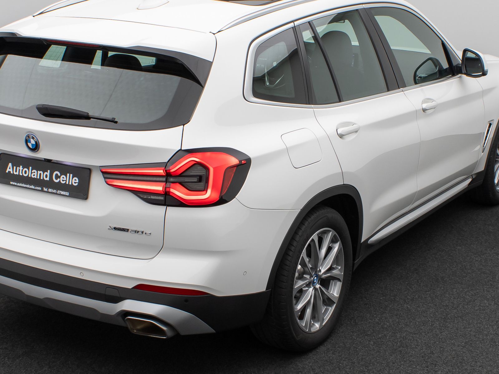 Fahrzeugabbildung BMW X3 xD30e  Panorama Kamera HUD DAB H/K AHK Sport