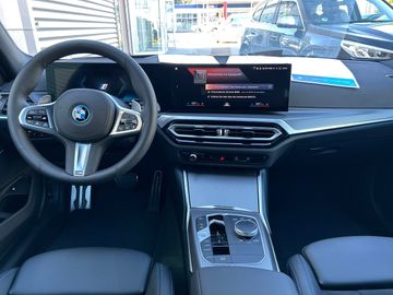 BMW 330e xDrive Limousine M Sportpaket HiFi DAB LED