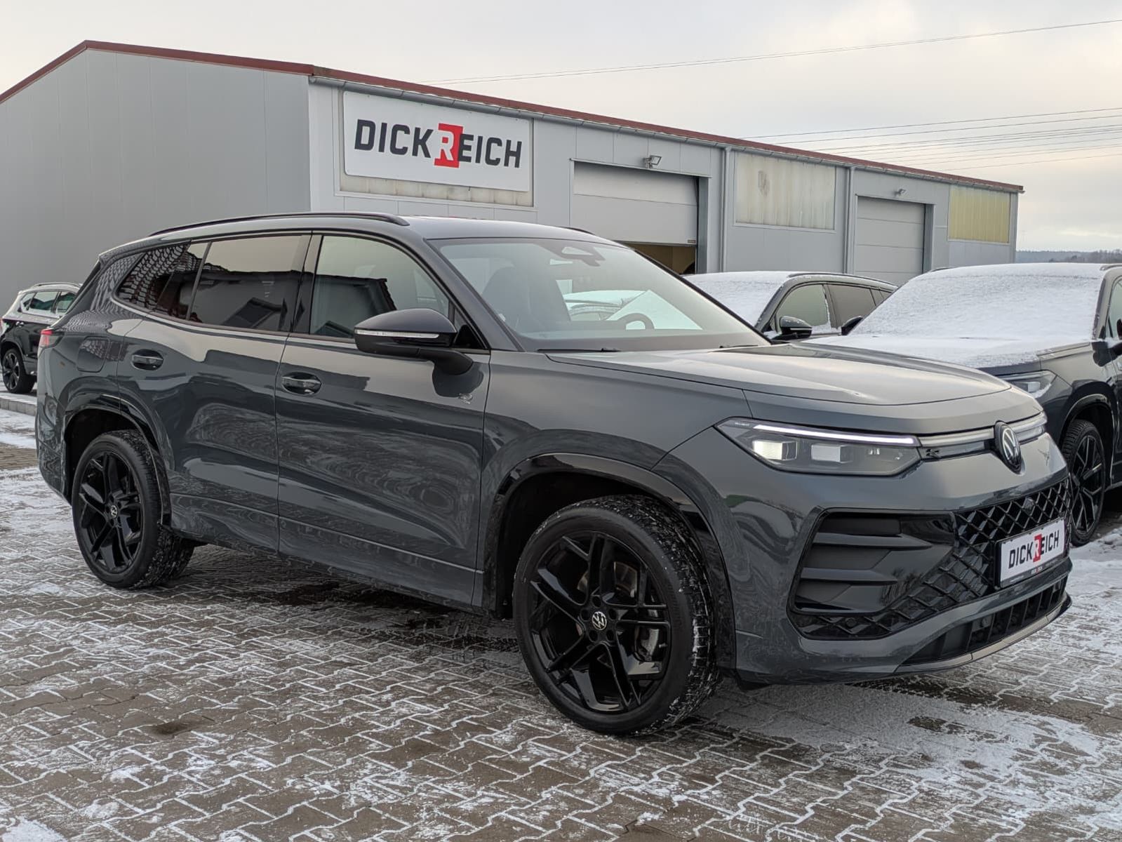 Fahrzeugabbildung Volkswagen Tayron 2.0 TDI 4M R-Line BLACK*7S*IQ-L.*PANO*HUD