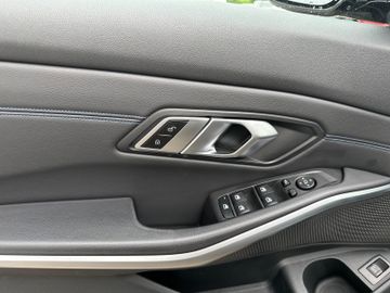 Fahrzeugabbildung BMW 330 d xDrive M Sport Widescreen