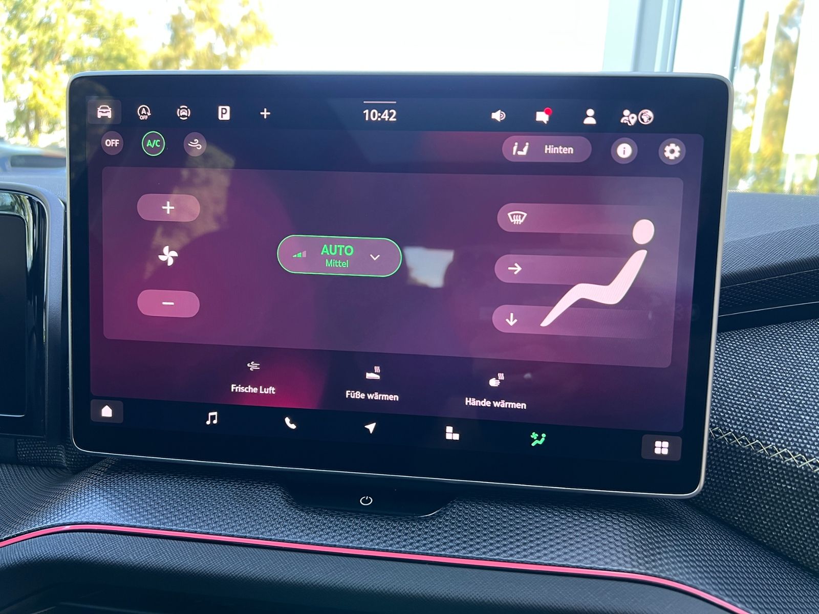 Fahrzeugabbildung SKODA Kodiaq Selection 2.0 TDI DSG *AHK,LED,Navi,Panor