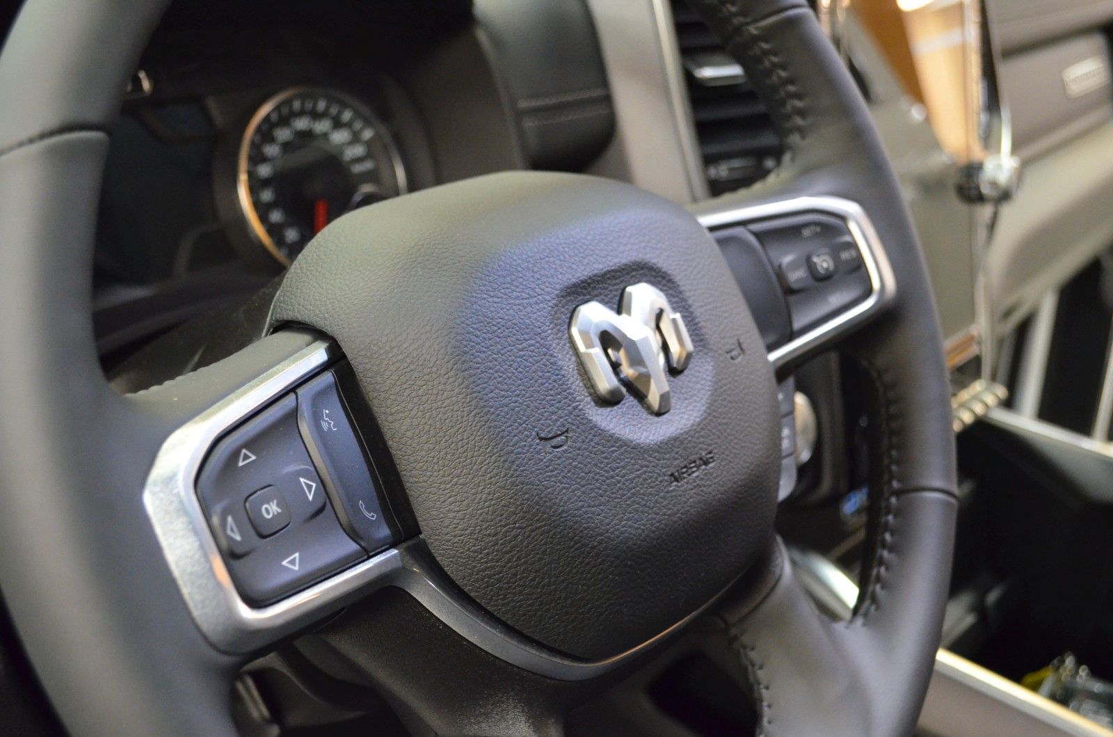 Fahrzeugabbildung Dodge RAM 2500 Laramie Crew Cab 4x4