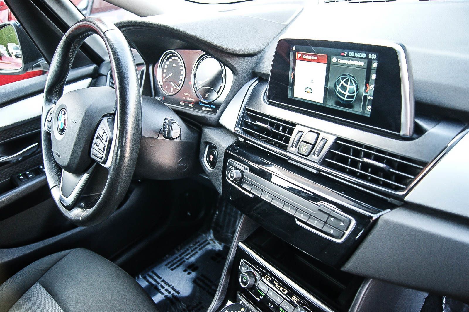 Fahrzeugabbildung BMW 225 xe Active Tourer Aut ADVANTAGE PDC SHZG NAVI