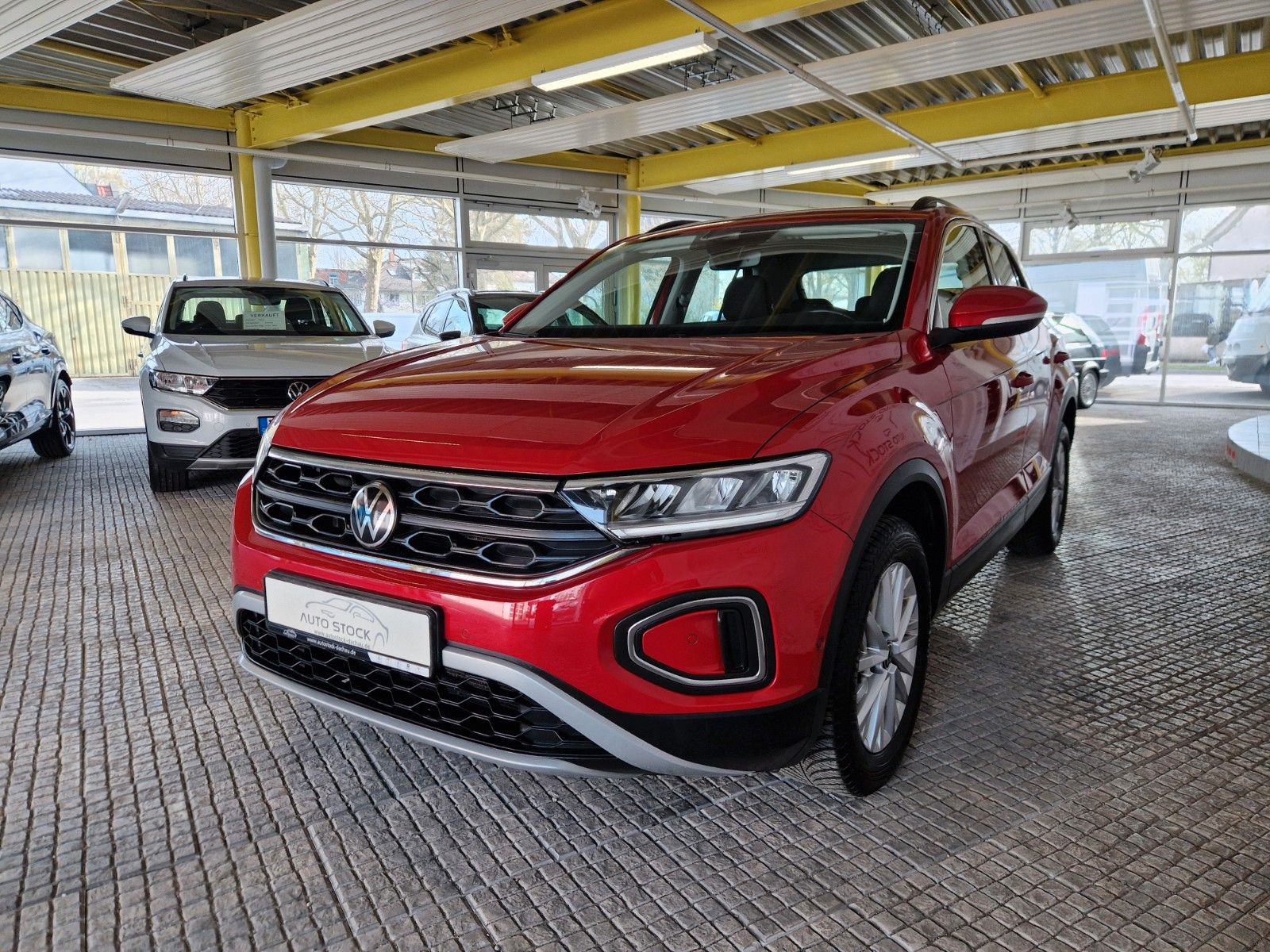 Volkswagen T-Roc 1.0 TSI Life LED PDC Navi Sitzheiz. App Co foto 3