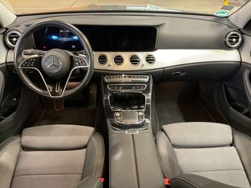 Mercedes E 220 - 5