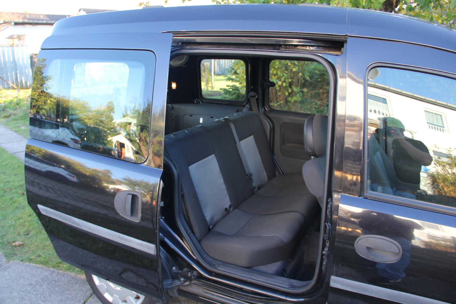 Opel Combo 2009 — photo 17
