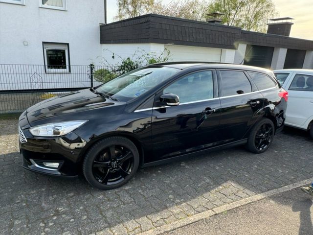 Ford Focus Titanium, Klimaaut, Xenon, eAHK...