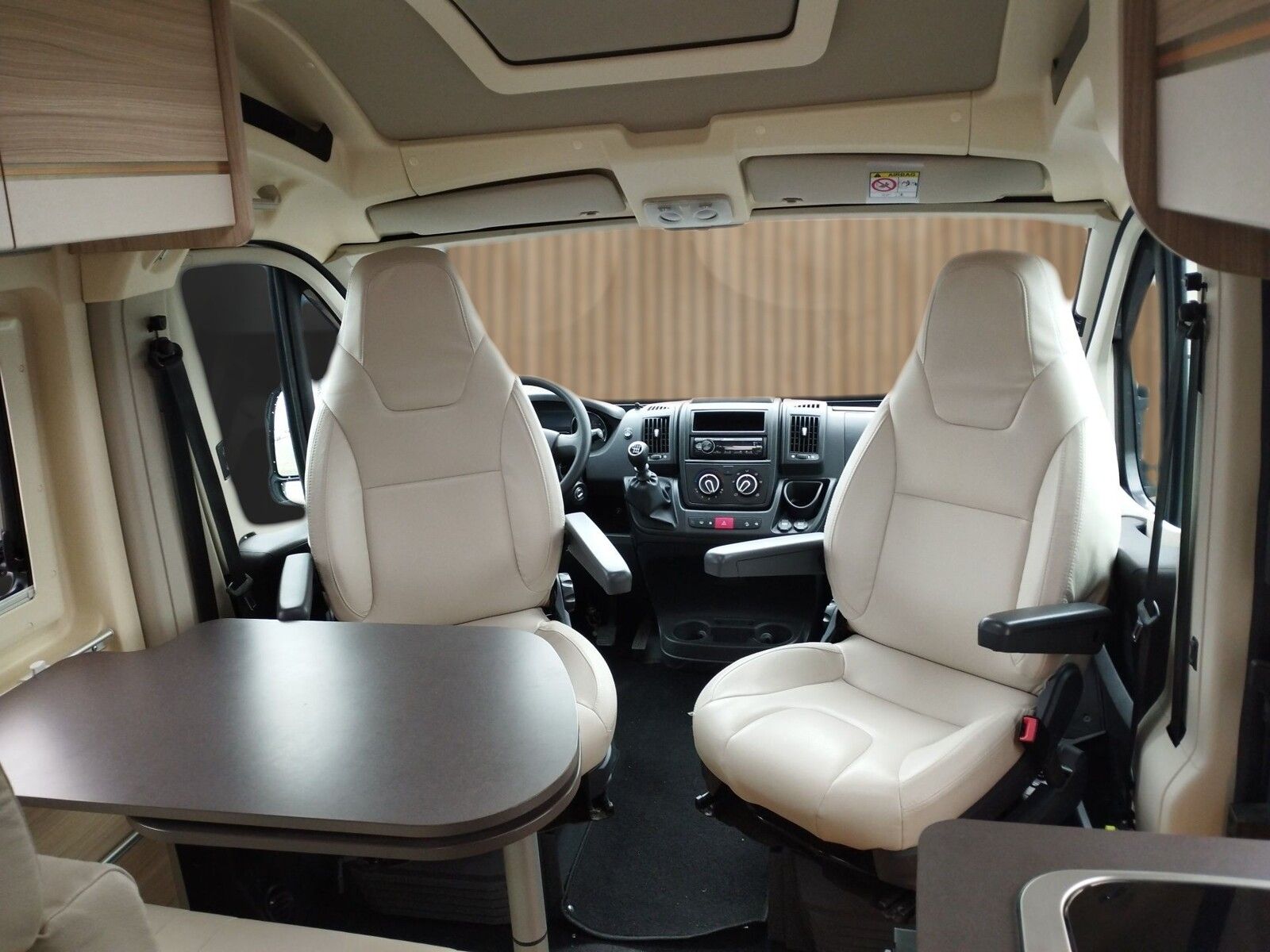 Fahrzeugabbildung Rapido Vans Dreamer D42 FUN