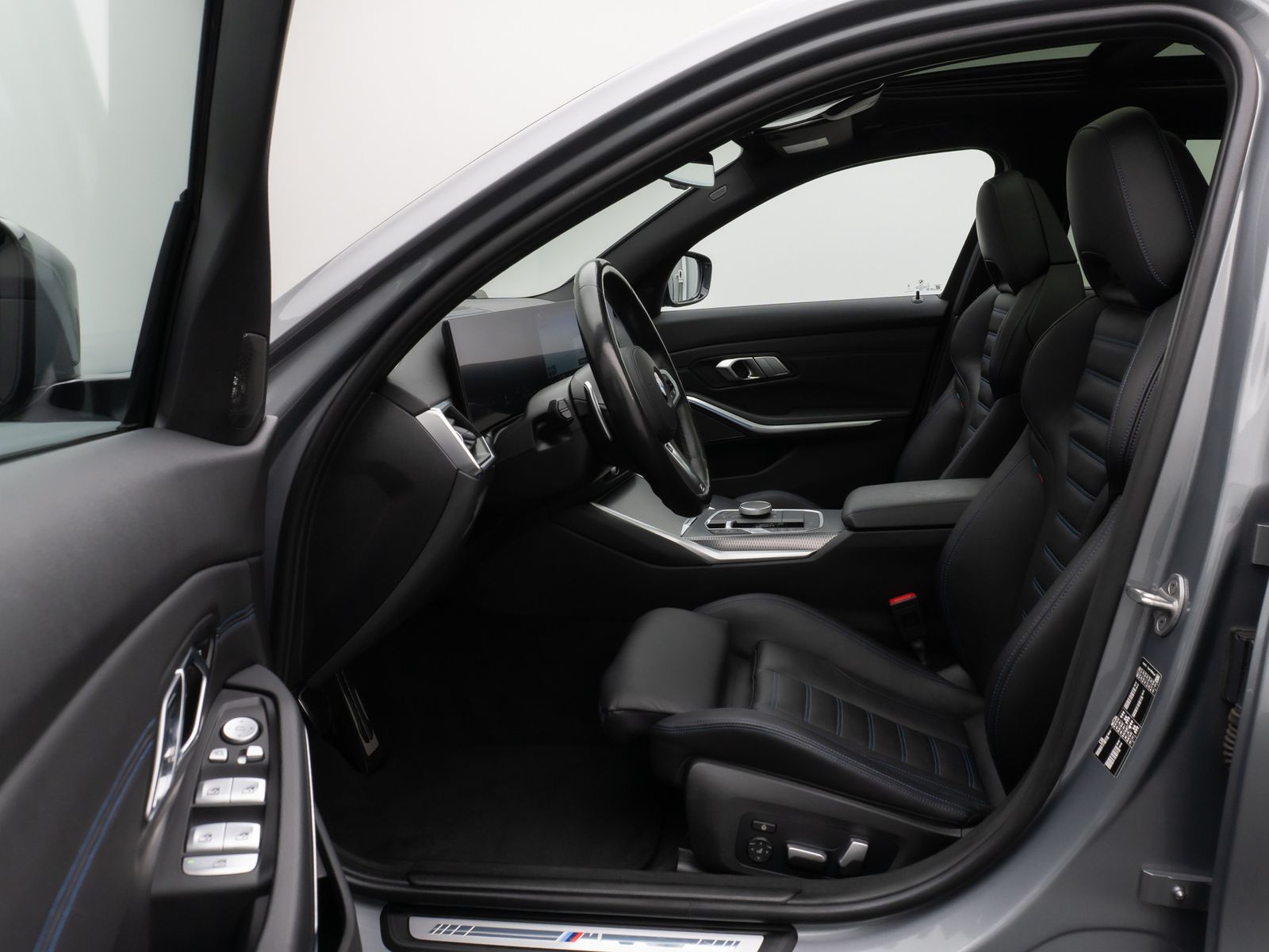 Fahrzeugabbildung BMW 330d M Sport Pro Panorama Kamera DAB H/K HUD