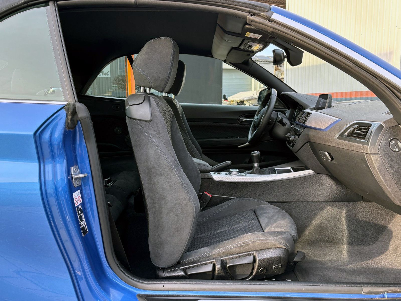 Fahrzeugabbildung BMW 218i Cabrio M-Sport LED PDC SHZ NAV H&K BT LHZ