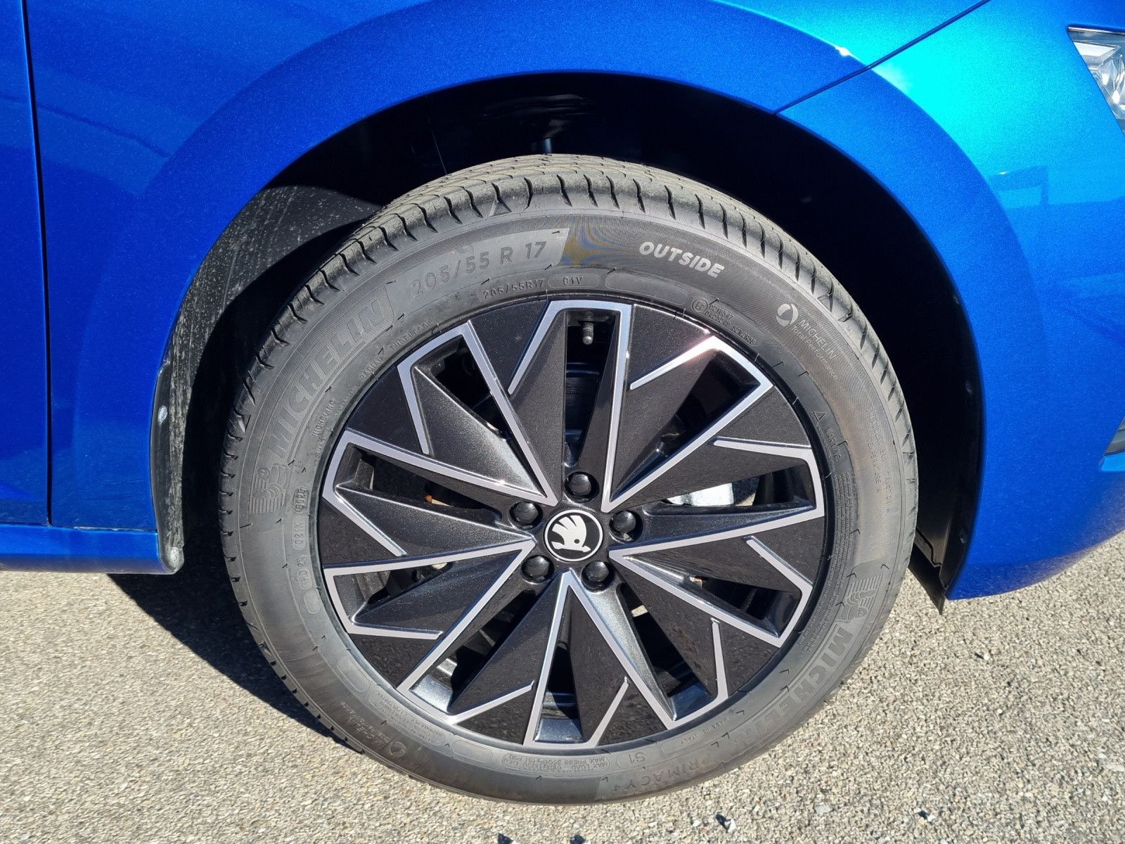 Fahrzeugabbildung SKODA Kamiq Tour DSG AHK Fahrassi SimplyClever