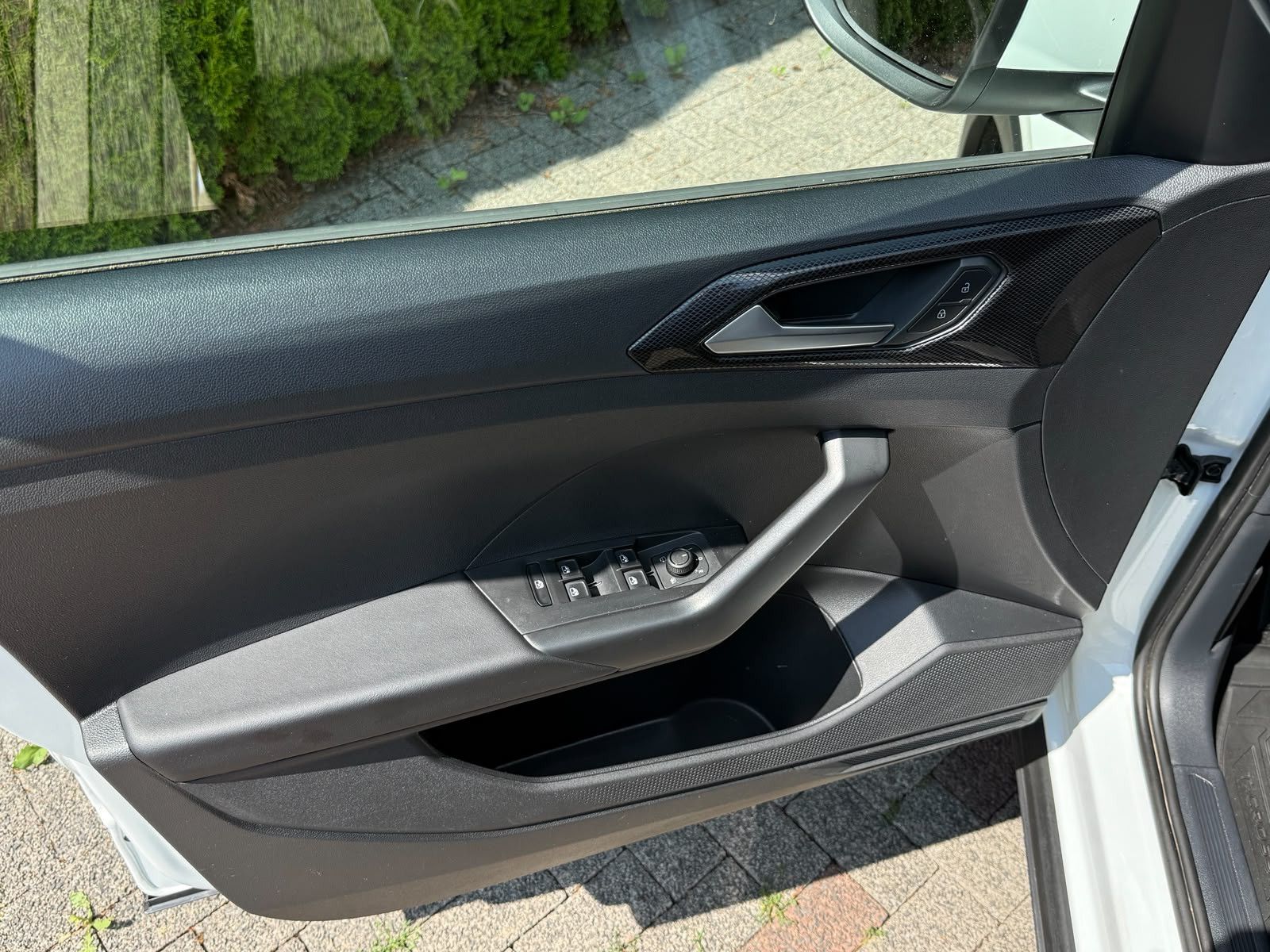 Fahrzeugabbildung Volkswagen T-Cross 1.0 TSI DSG Life LED+KAM+ACC+CARPL+SHZ+