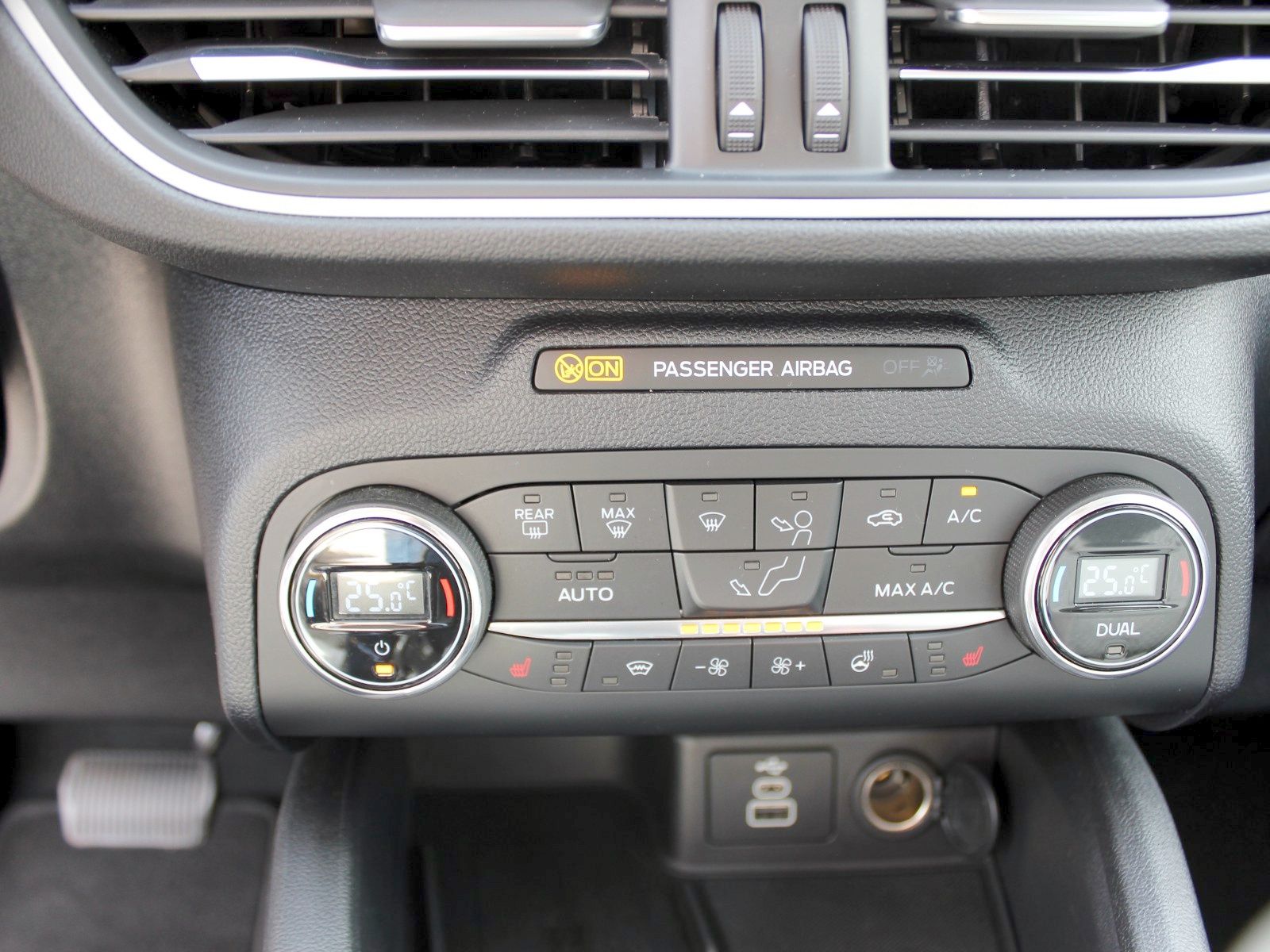 Fahrzeugabbildung Ford Kuga Plug-In Hybrid Cool & Connect