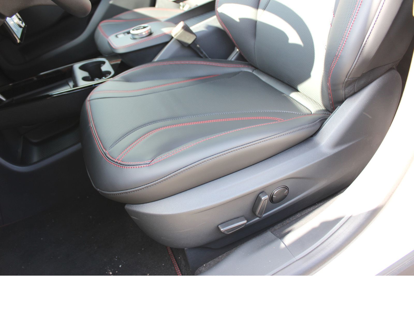 Fahrzeugabbildung Ford Mustang Mach-E AWD