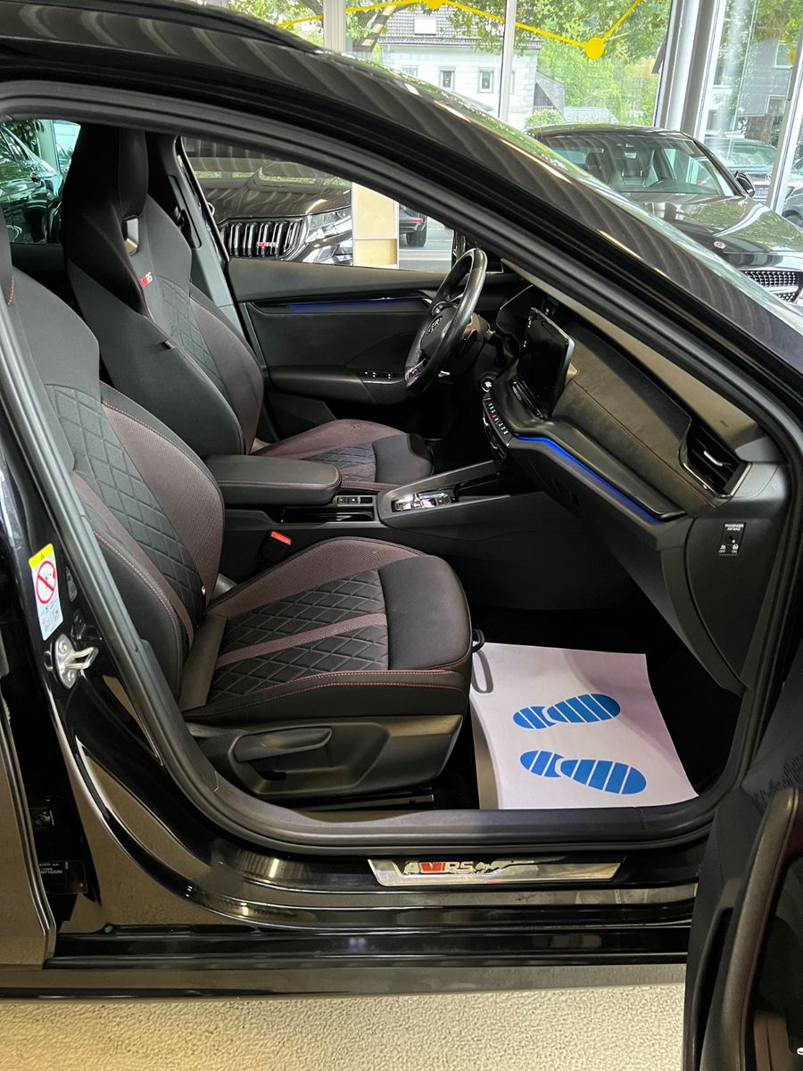 Fahrzeugabbildung SKODA Octavia  RS *HEAD-UP*4x SITZHEIZUNG*KAMERA*VIRT*