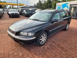 Volvo V70 2.4 T Premium*SHZ*LEDER*AHK*AUTOMATIK* - Volvo V70 mit Benzin-Antrieb: Kombi, 2.4