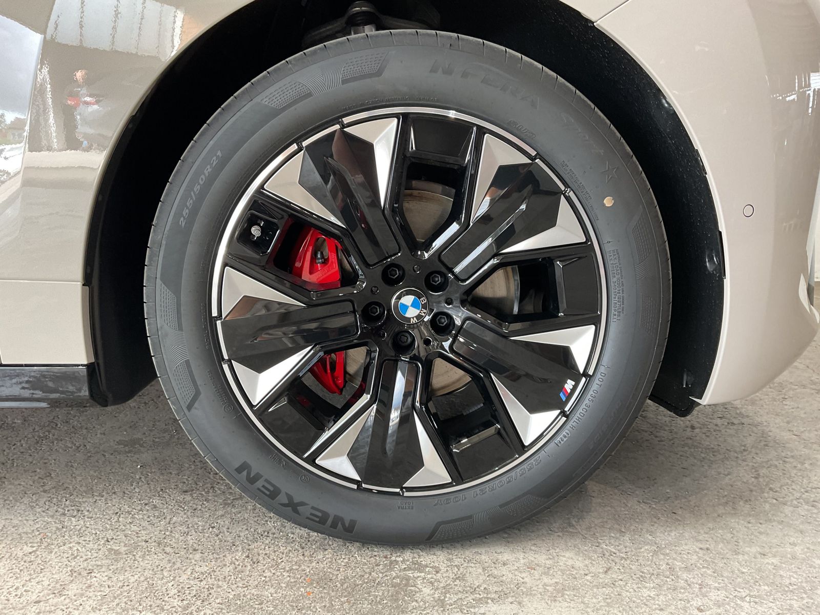 Fahrzeugabbildung BMW iX xDrive45 |Sitzbelüftung |AHK |Panoramadach