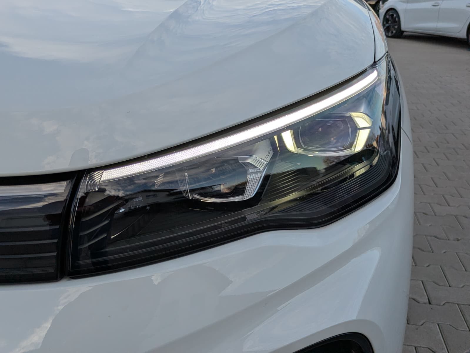 Fahrzeugabbildung Volkswagen Tiguan 2.0 TDI 4M R-Line PANO*H&K*AHK*MATRIX*20"