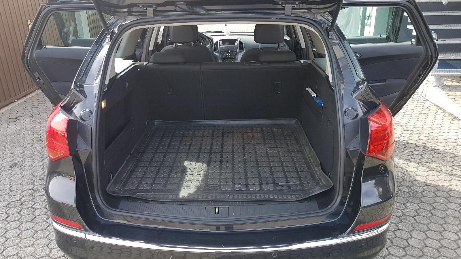 Opel Astra 2013 — photo 14
