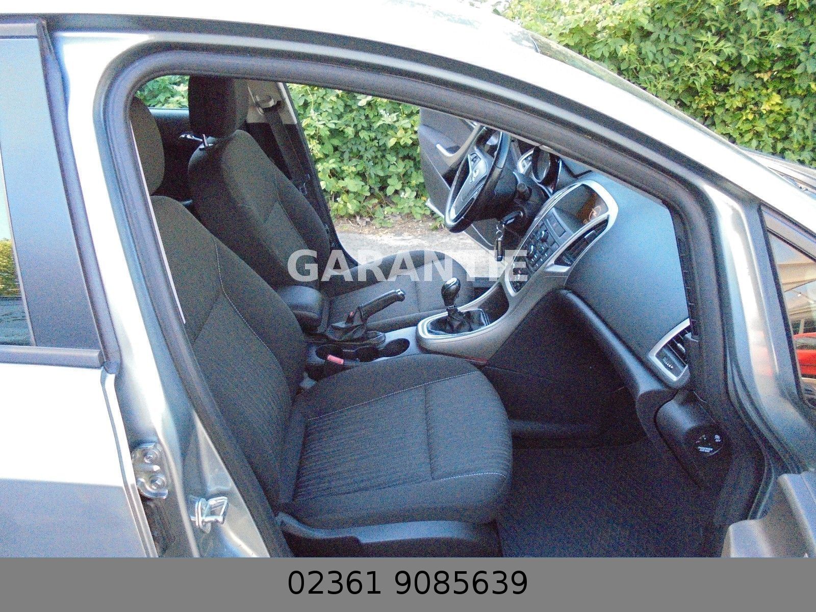 Fahrzeugabbildung Opel Astra J Lim. 5-trg. Edition Klima/Navi/5Türig