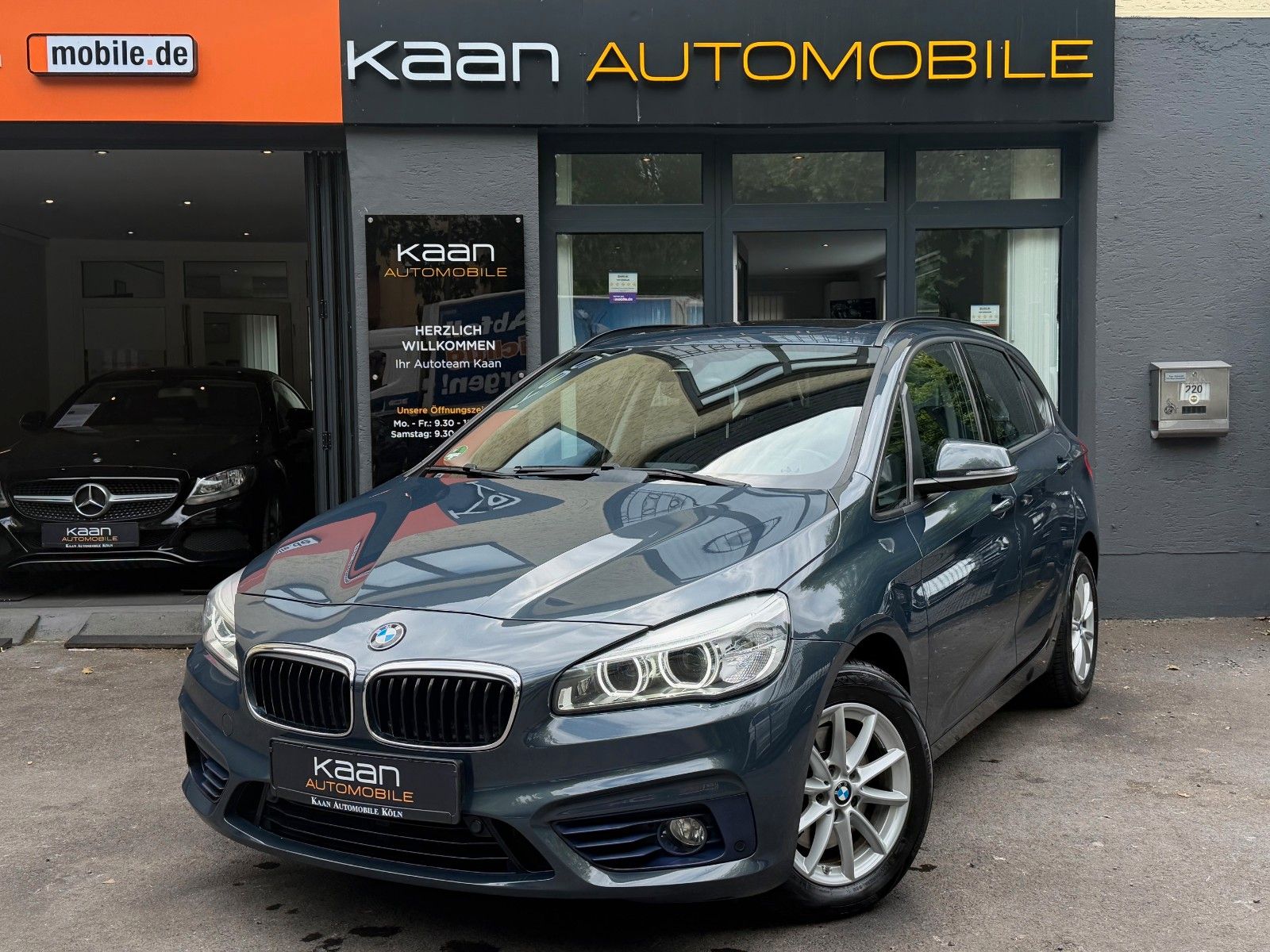 BMW 220i Active Tourer Sport Line/LED/NAVI/PANO/SHZ