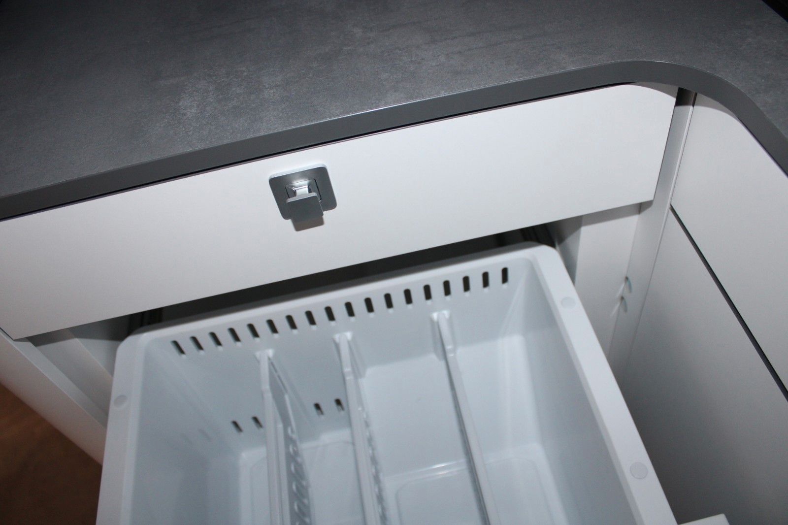 Fahrzeugabbildung Ford NUGGET L1 Titanium MARKISE + Aufstelldach SOFORT