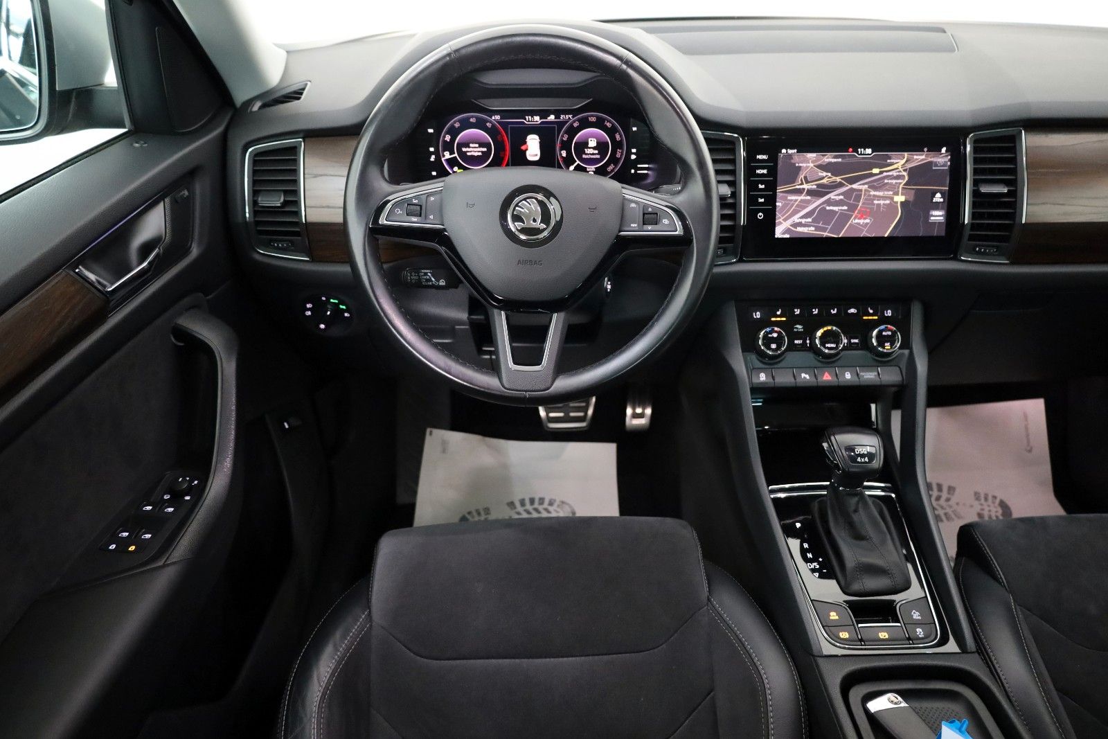 Fahrzeugabbildung SKODA Kodiaq Scout 4x4 7Si,TLeder,Navi,LED,Kamera,AHK