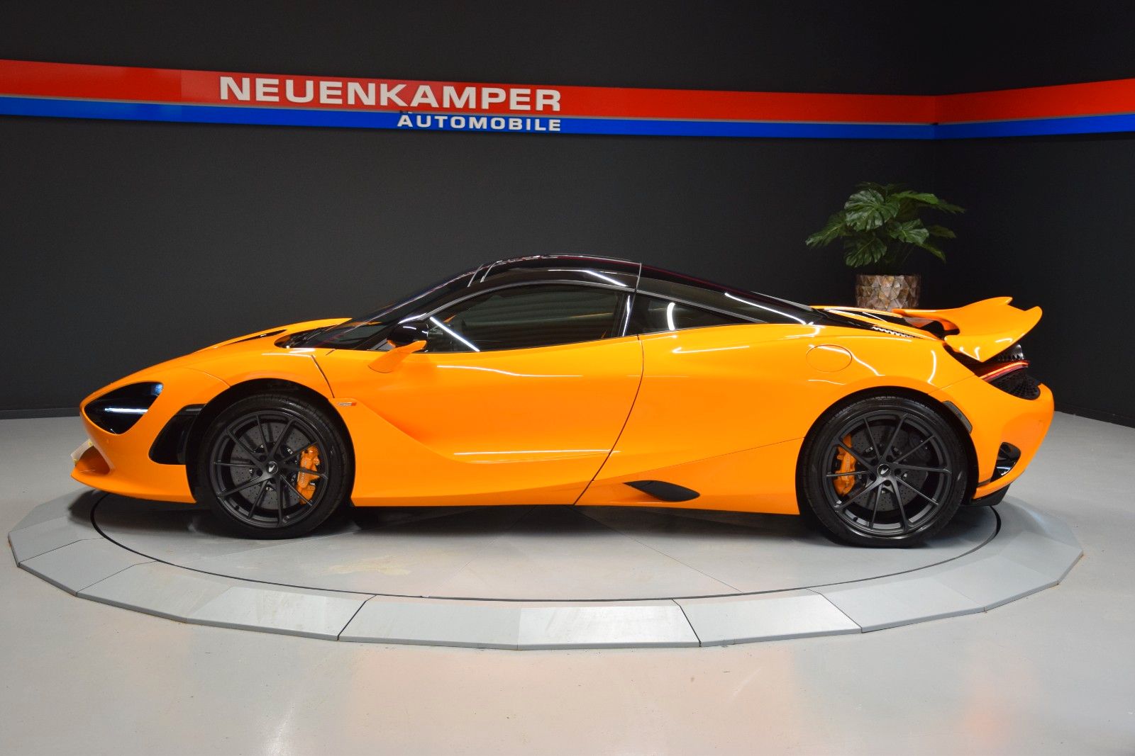 Fahrzeugabbildung McLaren 750S Black Pack / Lift Schale B&W Aero Kamera