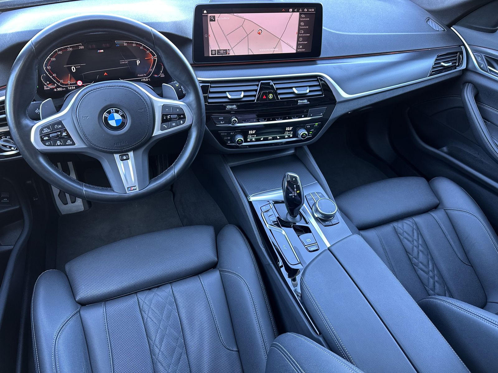 Fahrzeugabbildung BMW 520d Touring M-Sport NAV+LED+ACC+PANO+SHZ+LHZG