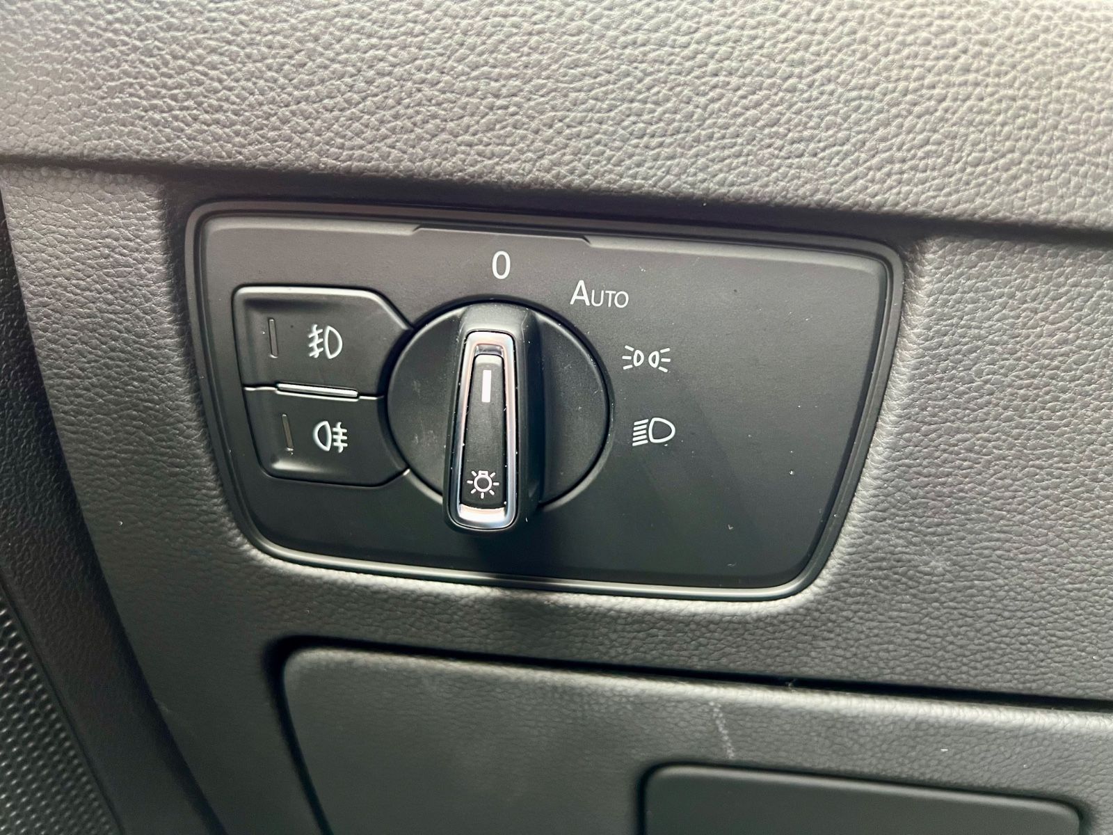 VW Passat Variant Elegance AAC AHK GZJR CARPLAY