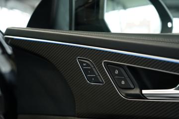 2021 AUDI RSQ8 — миниатюра 17
