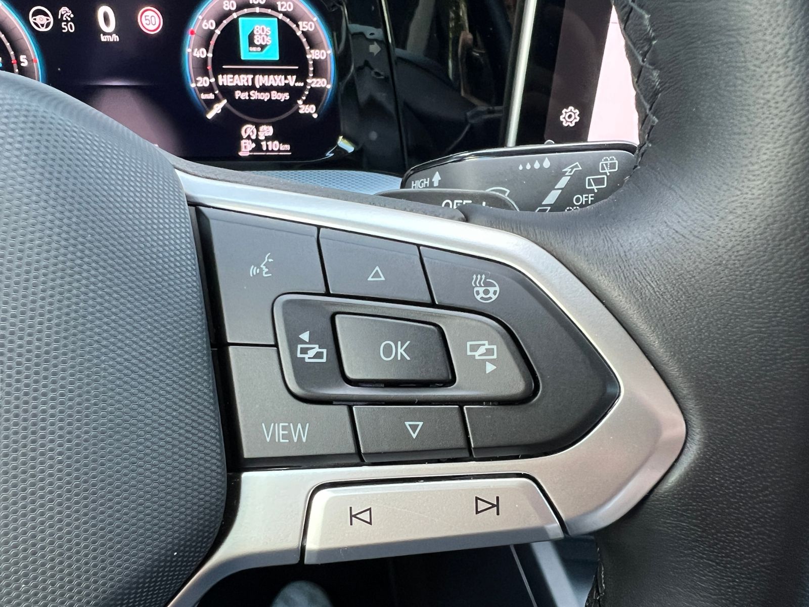 Fahrzeugabbildung Volkswagen Golf VIII Life 2.0 TDI DSG *AHK,LED,ACC,Navi,Kam