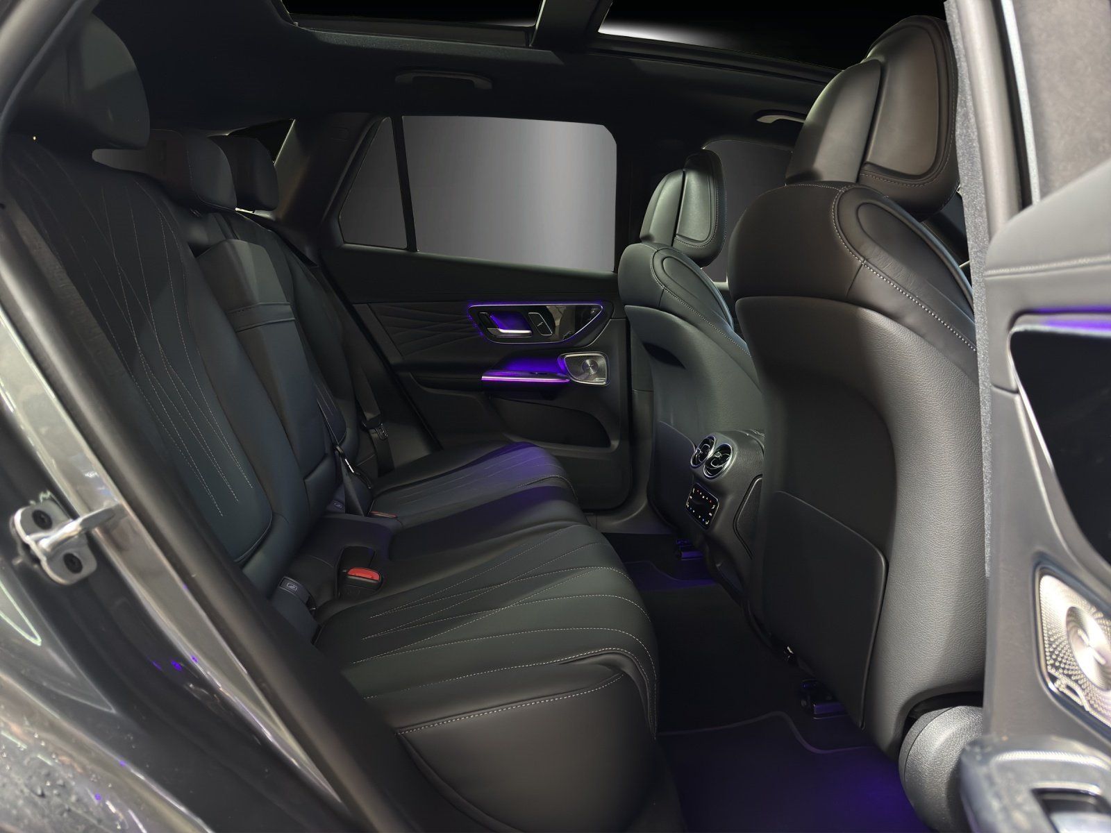 Fahrzeugabbildung Mercedes-Benz GLC 220d AMG Prem+ AIRMATIC Pano DISTRO Memo AHK