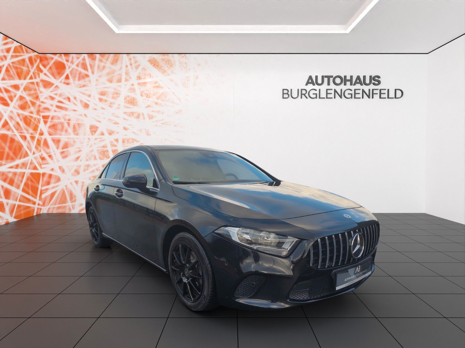 Fahrzeugabbildung Mercedes-Benz A200 Lim. ! NAVI ! PANORAMA ! LEDER ! MOTOR NEU
