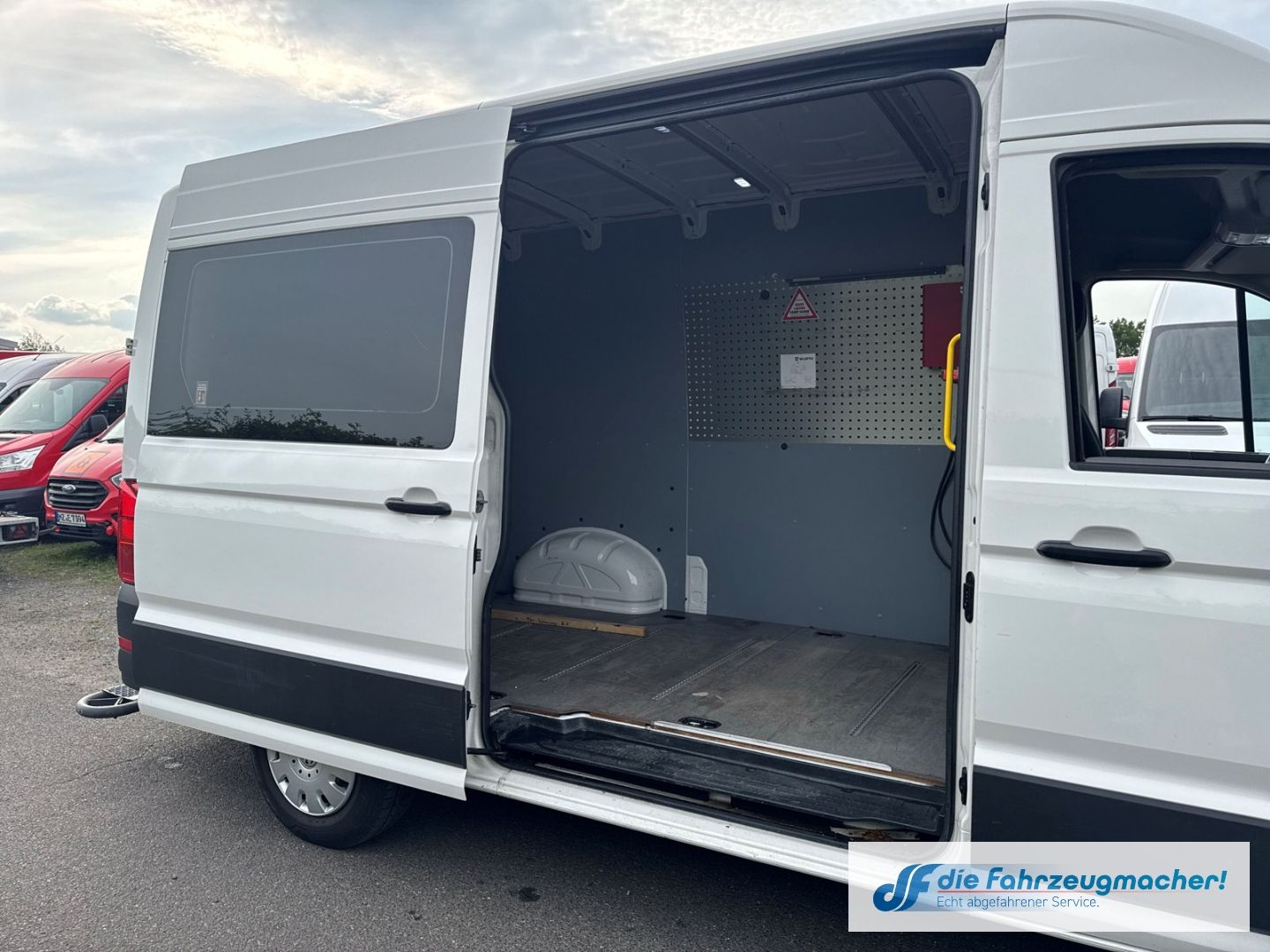 Fahrzeugabbildung Volkswagen Crafter Kasten 35 AUT. mittel L2 Hochd.LED Trend