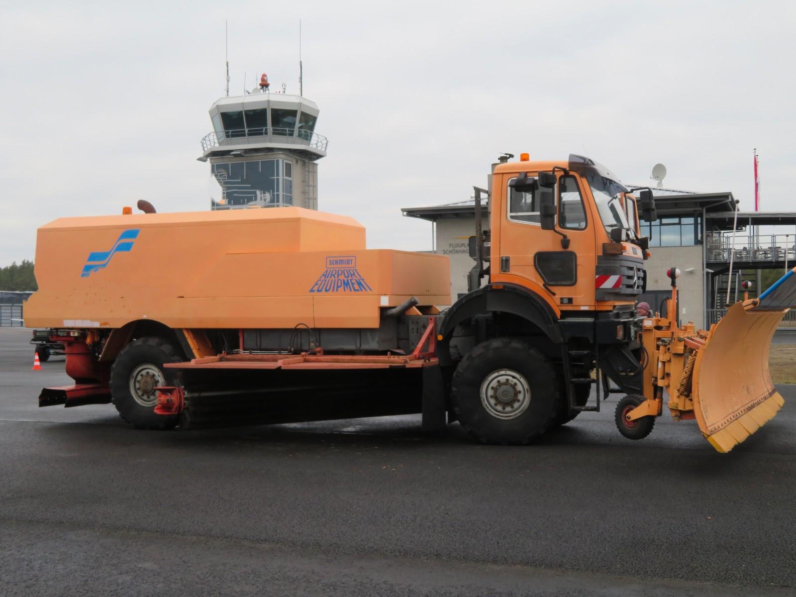 Mercedes-Benz SK 2031 4x4 Expedition Flug Winter Kehrm